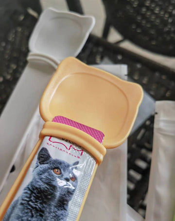 Mango-shaped Cat Scooping Spoon